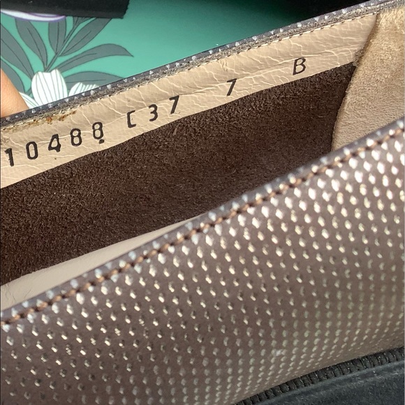 Salvador’s Ferragamo brown suede pumps - Picture 2 of 6